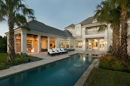 Casas a venda no condomínio bella collina em orlando2 Casa à venda no Condomínio Bella Collina com gramado e piscina