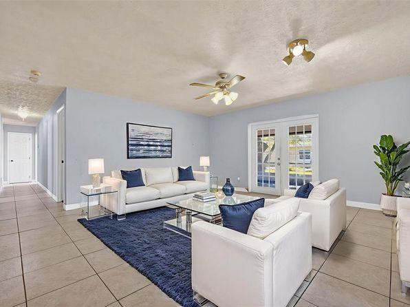 casas em Orlando condomínio fechado